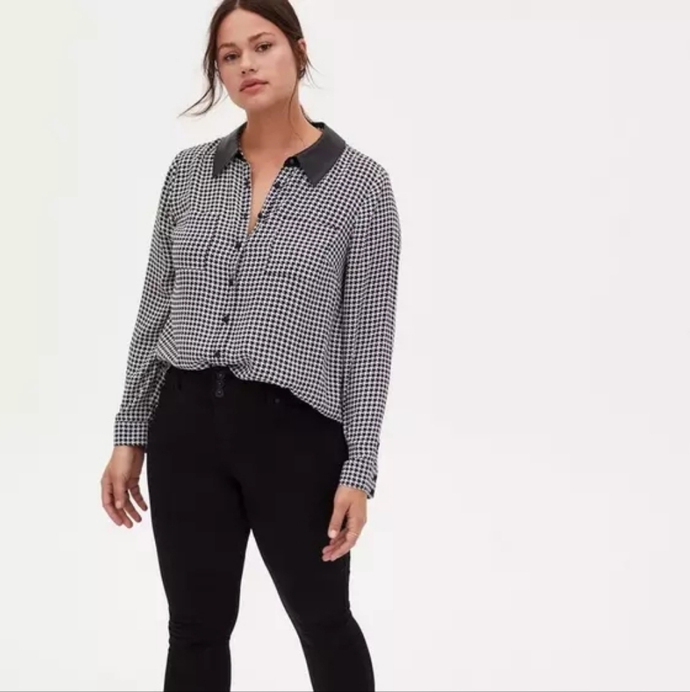 Torrid Madison Black & White Houndstooth Georgette Long Sleeve Button Up - Picture 3 of 11